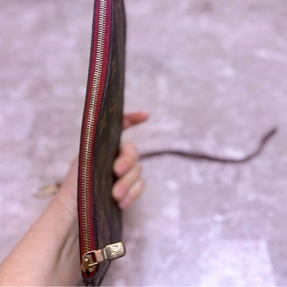 FINAL PRICE DROP!!! Authentic Louis Vuitton Monogram Wristlet - Picture 6 of 11